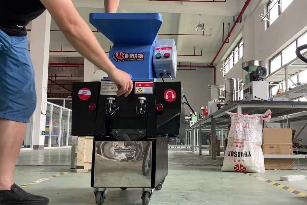 Новa дробилка за пластмаса модел Q180CN