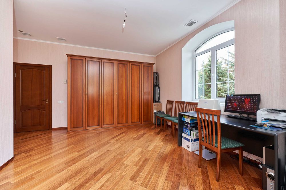 10-комнатный дом в районе улицы Оспанова