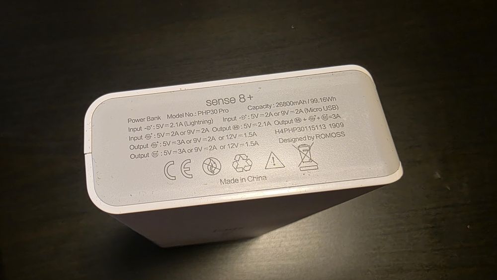 Baterie externă Romoss Sense 8+ 30000 mAh  (impecabilă) +  husă din silicon