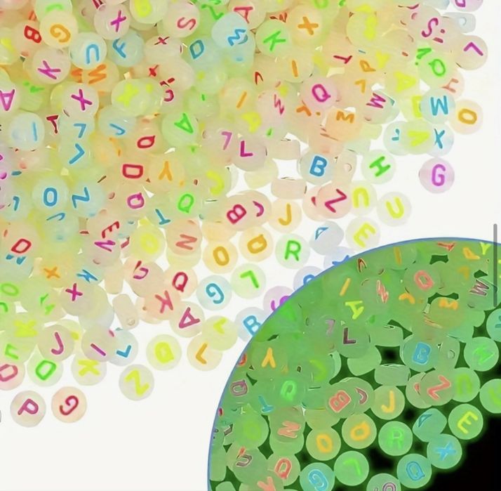 500 броя светещи буквени мънисти за гривни / колиета / пръстени обеци