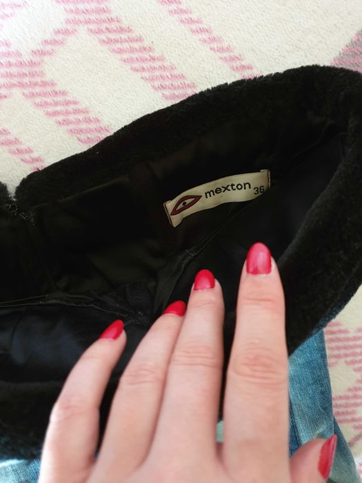 Vând corset MEXTON din blug, superb cu cristale negre, mar. 36