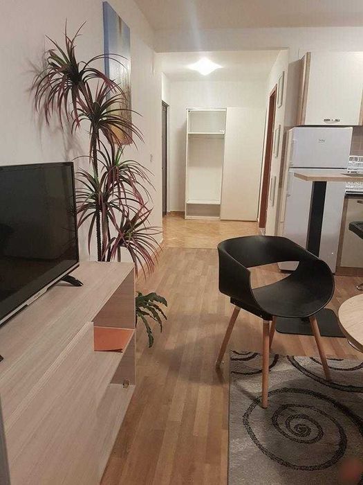 Дава се под наем Едностаен апартамент в Бургас, Център - 30 кв.м за 153 € - Снимка #5