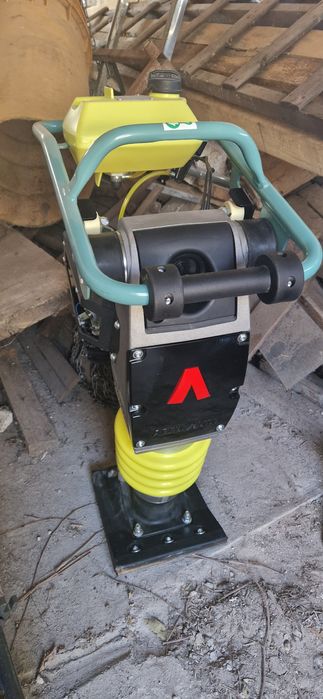 Inchiriez talpă mai compactor de închiriat