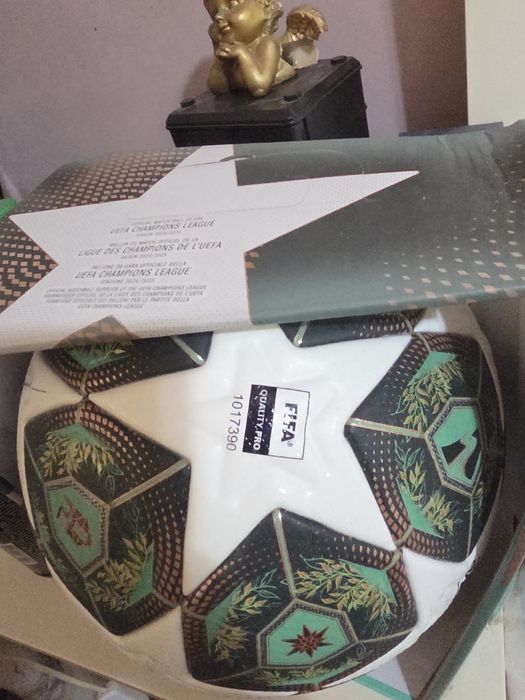 Vând minge Uefa Champions League pro