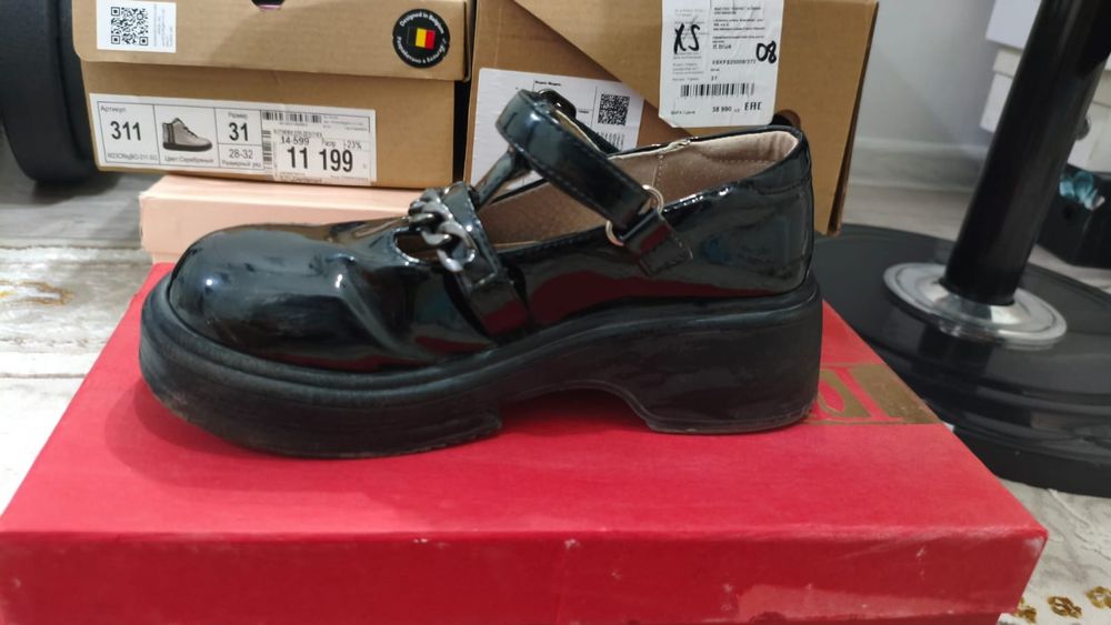 Продам детские босоножки