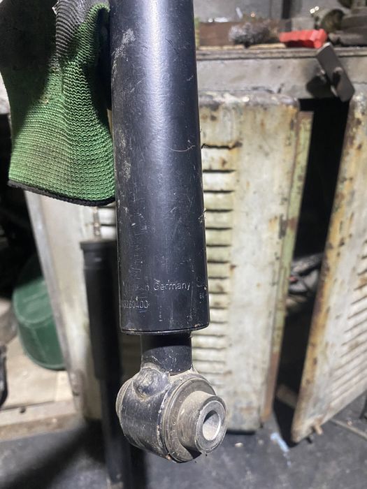 Амортизаторы на Мерседес w211