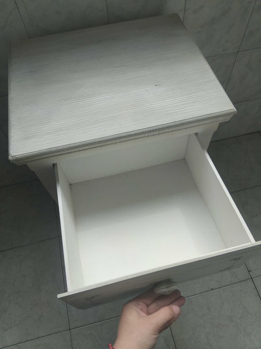 Винтидж дървено шкашфче