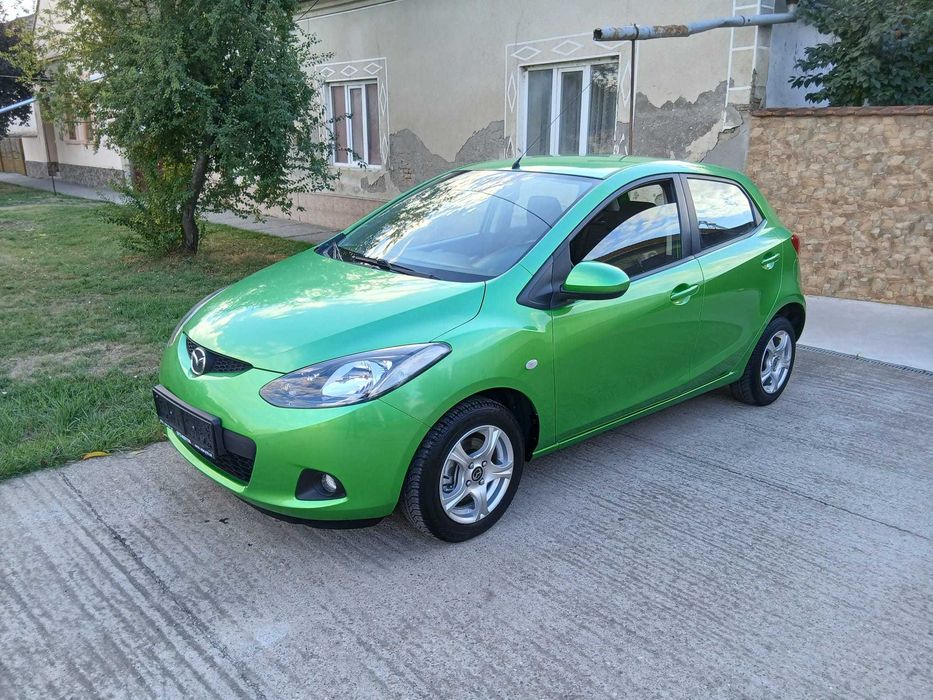 Mazda 2  1.3 benzina 80 c.p. 2011