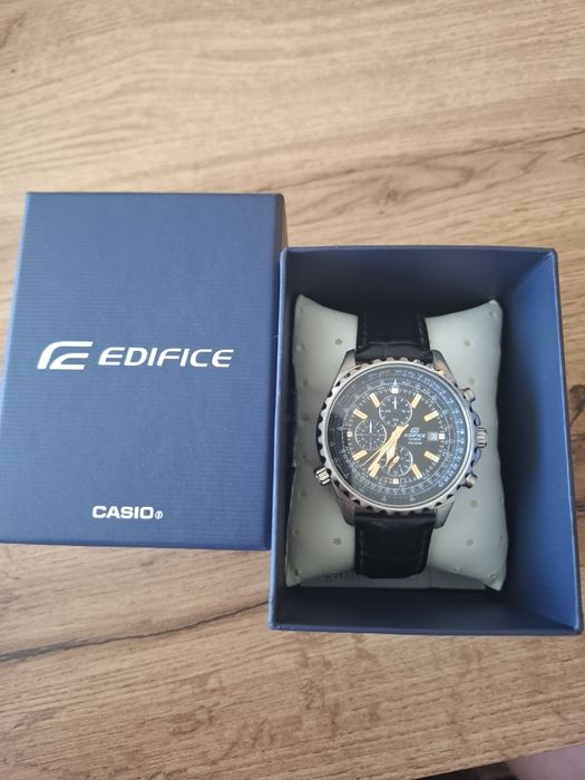 Часовник EDIFICE-casio