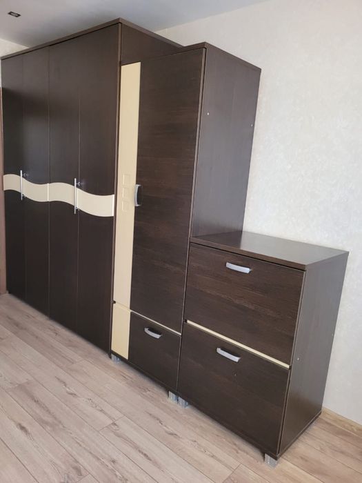 Продается модульный шкаф с трюмо и пеналом