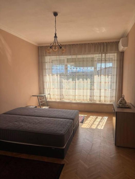 Дава се под наем Тристаен апартамент в Пловдив, Център - 86 кв.м за 561 € - Снимка #4