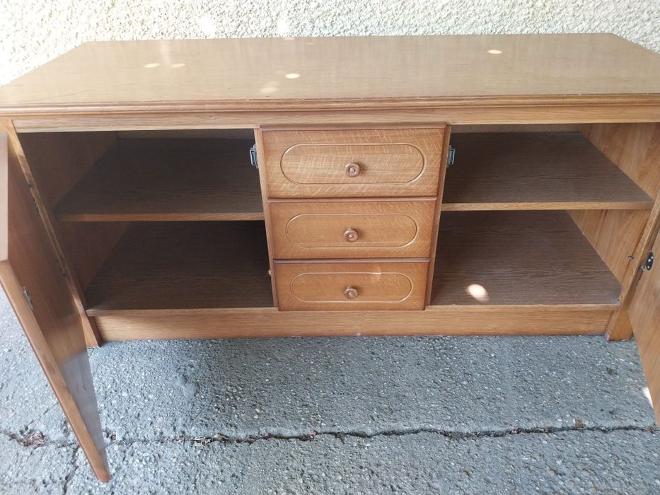 Comoda mare din lemn masiv ,dimensiuni 130/50/60 cm