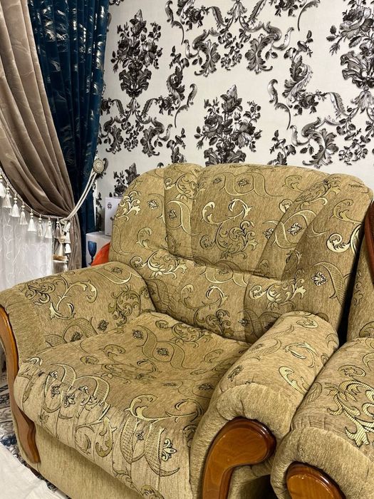 Диван с двумя креслами бу