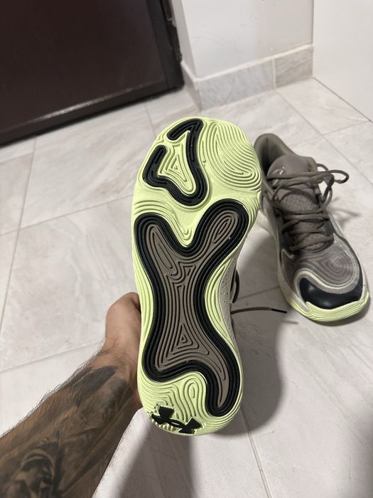 Adidasi Under Armour