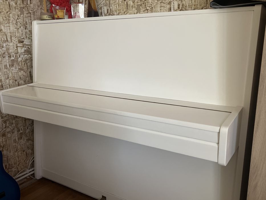 Пиано в добро състояние.