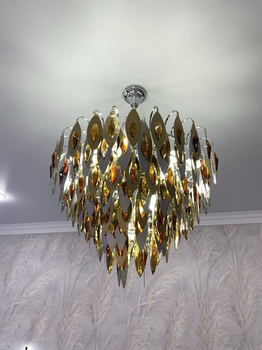 Люстра почти новая