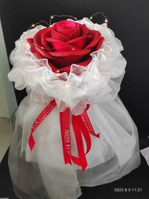 Гигантски букети от Вечни Рози !