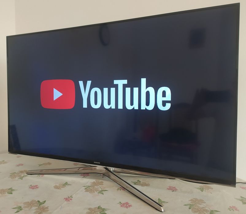 Очень большой смарт телевизор Samsung