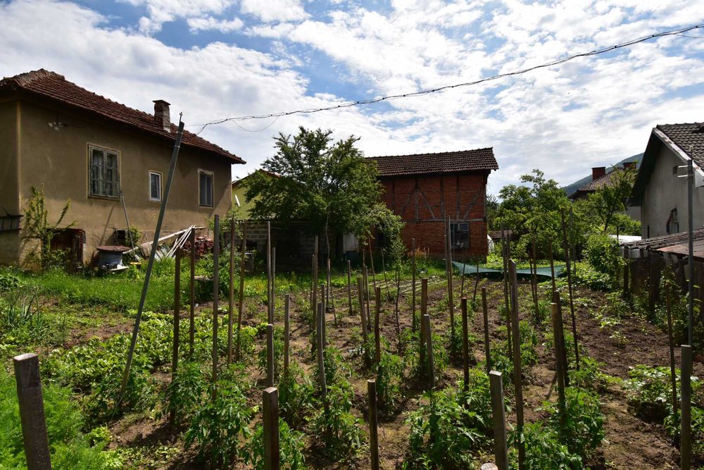 Продава се Къща в Етрополе - 70 кв.м за 693 €/кв.м - Снимка #2