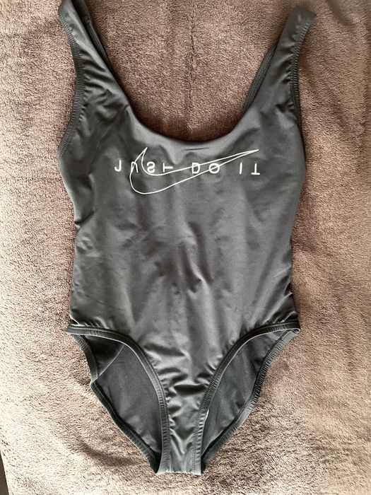 Нов бански Nike