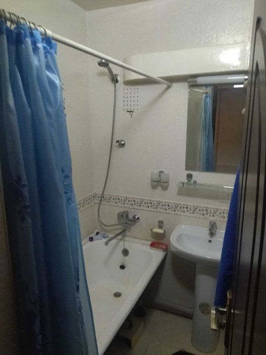 Квартира сотилади 4 хонали.