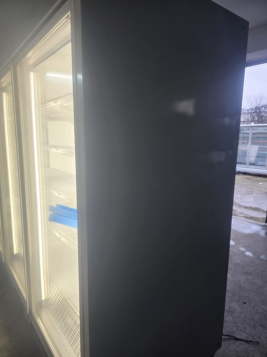 Vitrina bauturi/lactate / congelare