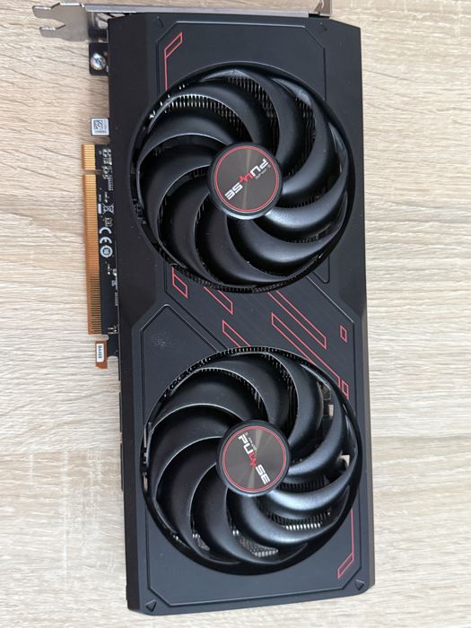 AMD 7600rx Radeon Saphire  Pulse 8gb vram GDDR6 128bit