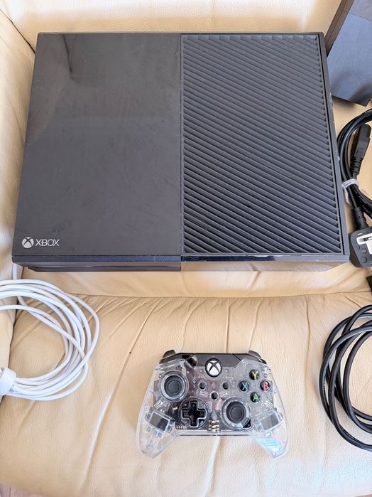 Xbox One черен + кристален контролер