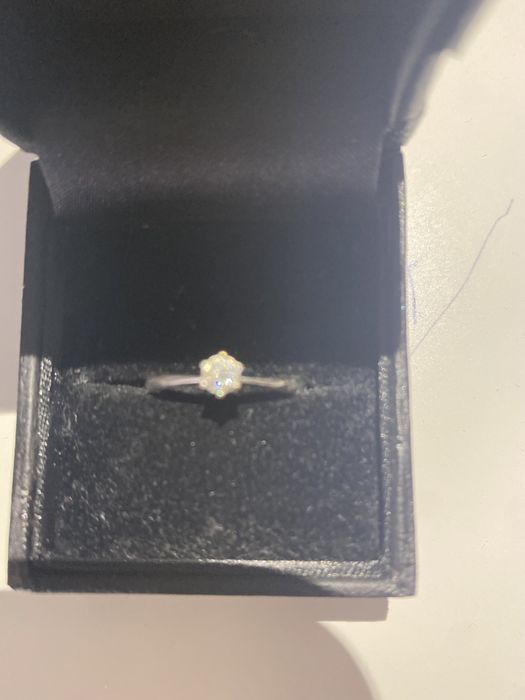 Inel cu piatra diamant certificat