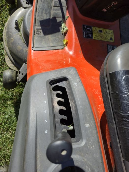 Tractoras tuns iarba/gazon Husqvarna CTH 184T