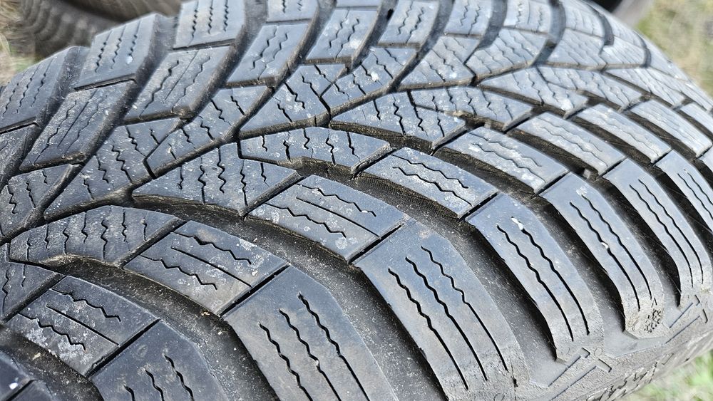 2бр гуми 195 65 15 дот 21 континентал