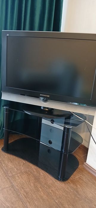 Продам столик под телевизор