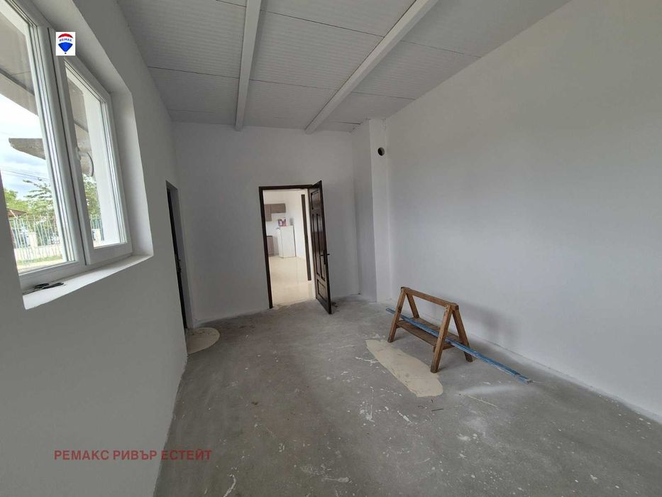 Дава се под наем Промишлена сграда в с. Смирненски, Област Русе - 365 кв.м за 1000 € - Снимка #9