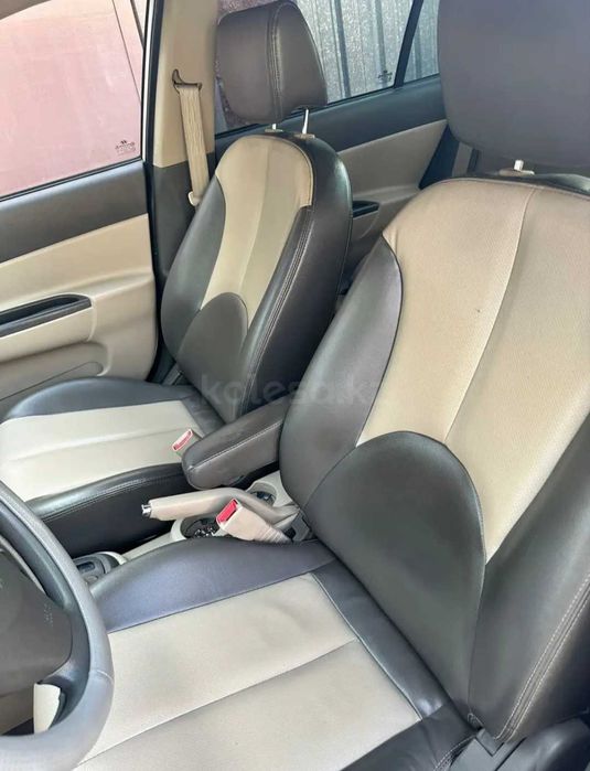 Hyundai Verna 2010 г.