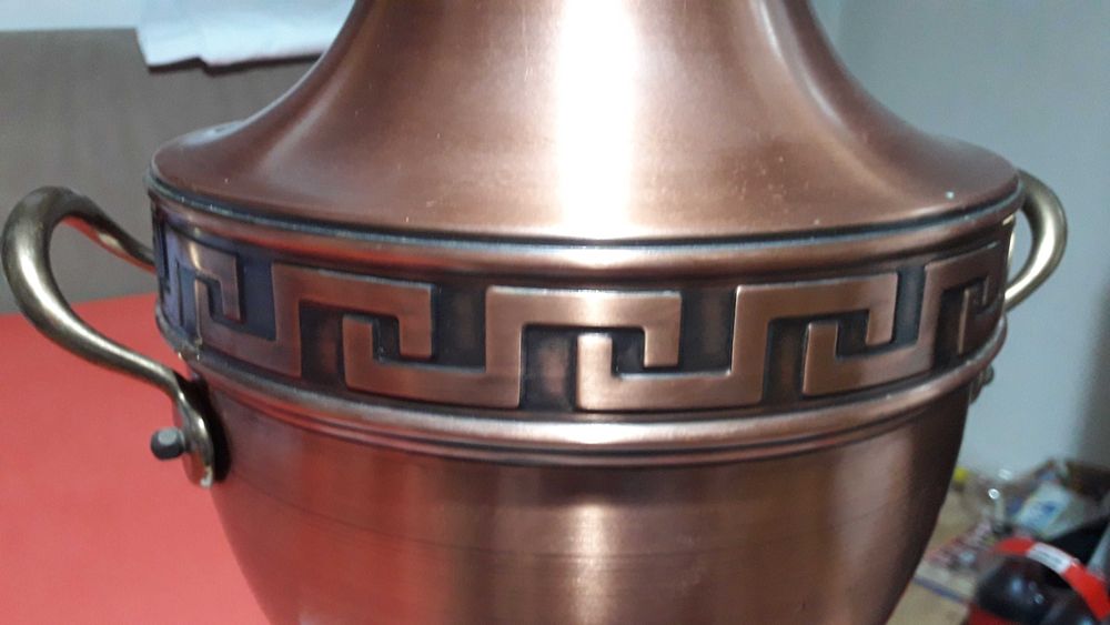 медна ваза с орнаменти