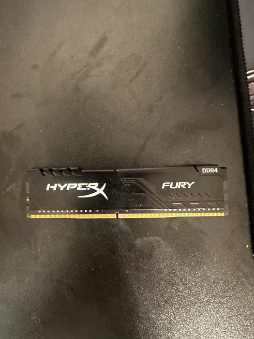 8 GB RAM DDR4 3200mh CL16
