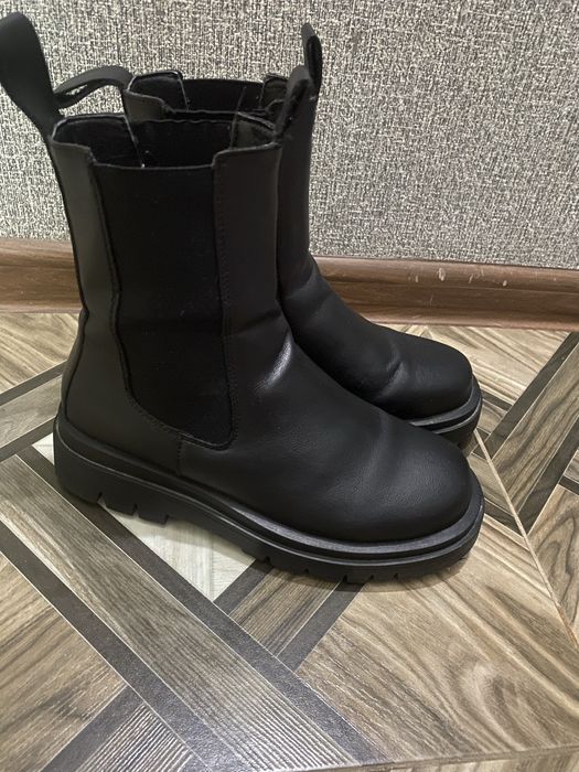 Продам зимние сапоги челси