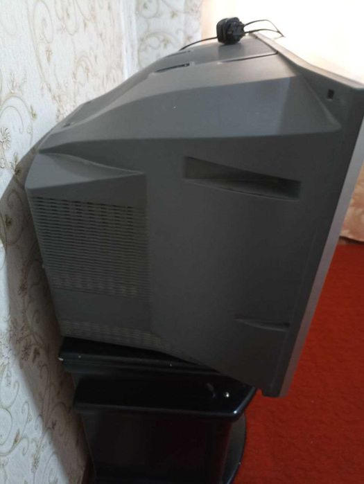 Продается телевизор диагональ 72 PANASONIK