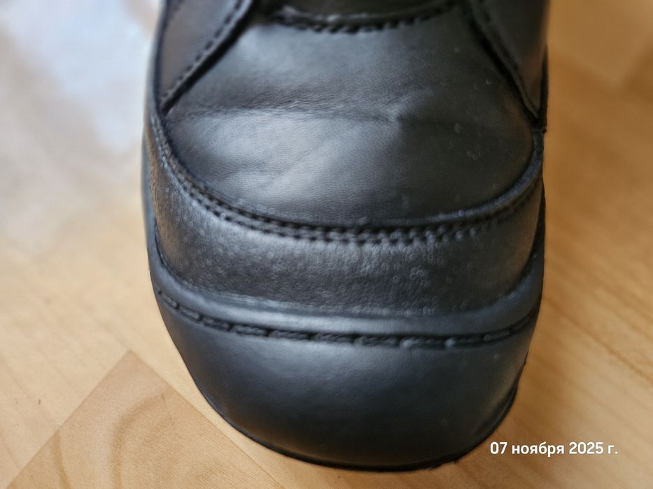 Черные кожаные ботинки!