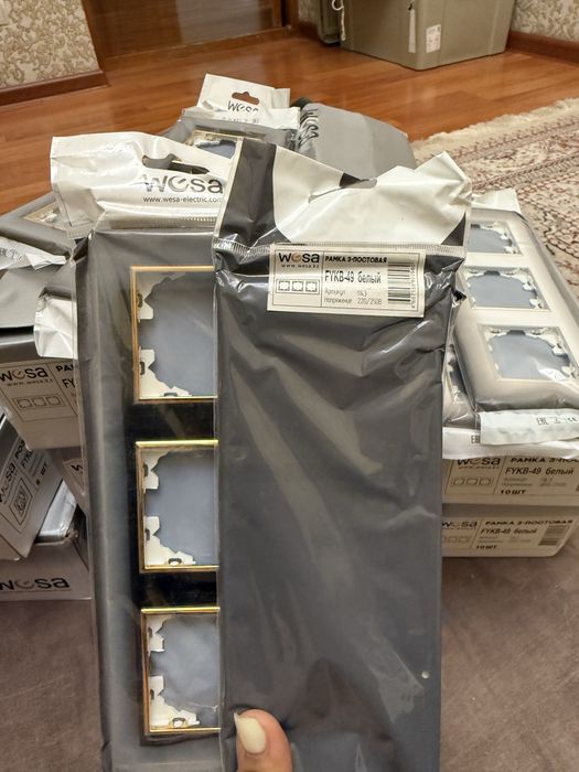 Рамки для розеток тройные wesa