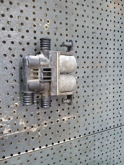 Pompa recirculare apa 2.0 d bmw seria 5 e39 8374995