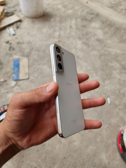 Samsung S22     xotira 256