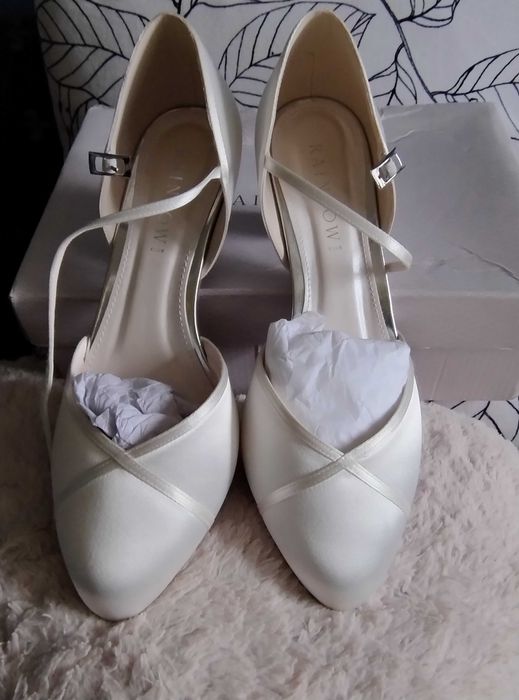 Маркови,Официални,Чисто нови сатен 39.5 номер и велур 39 номер