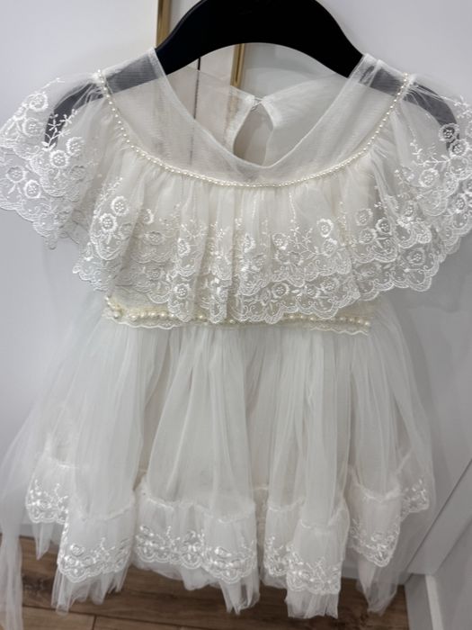 Нарядное белое платье на 4-5 лет