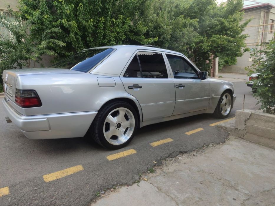 Mersedes Benz w124 sotiladi