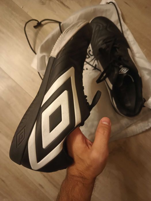 Футболни обувки Umbro за зала - 45 номер