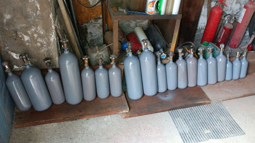 Продам балоны под технические газы.