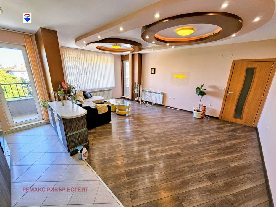 Дава се под наем Тристаен апартамент в Русе, Широк център - 125 кв.м за 408 € - Снимка #3