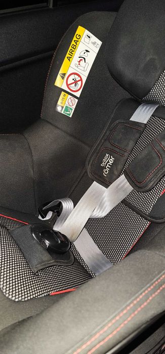 Britax Römer Dualfix i-Size / ISOFIX / 360° въртящо се столче