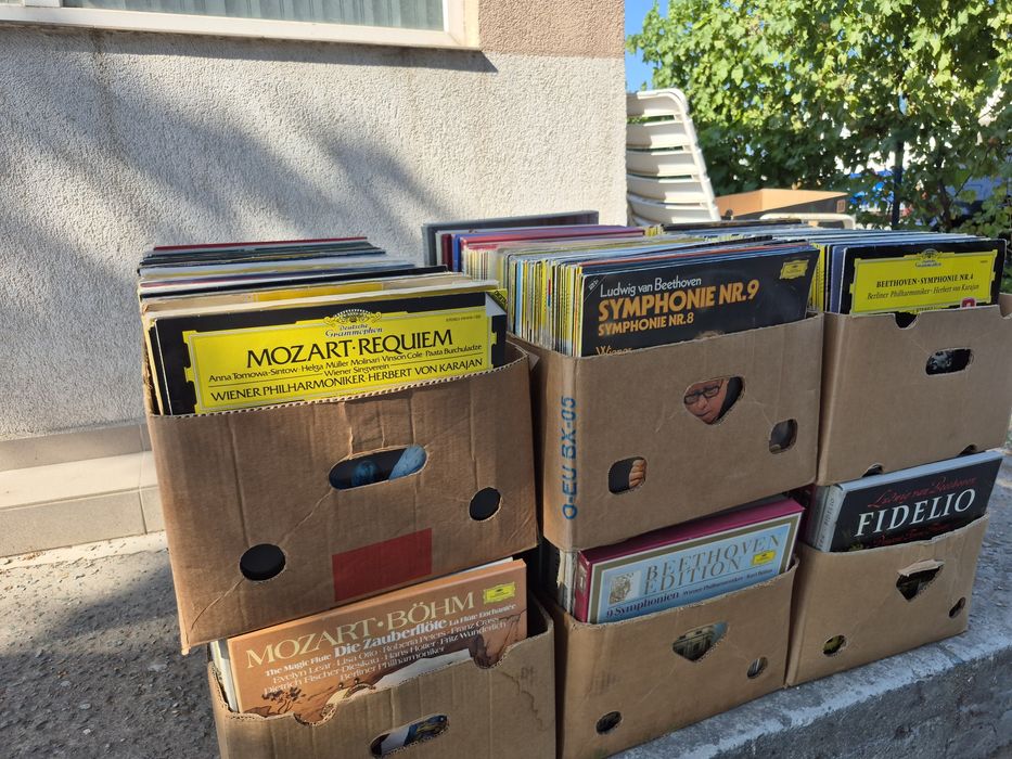 Vând 150lp discuri vinil Deutsche Grammophon cu muzică clasica mixta